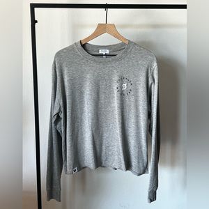 PELOTON MODAL GRAY CROP LONGSLEEVE SHIRT